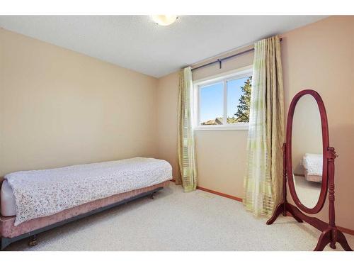 99 Eversyde Circle Sw, Calgary, AB - Indoor Photo Showing Bedroom