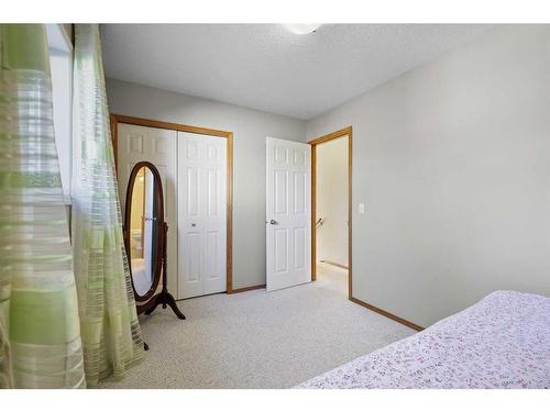 99 Eversyde Circle Sw, Calgary, AB - Indoor Photo Showing Bedroom