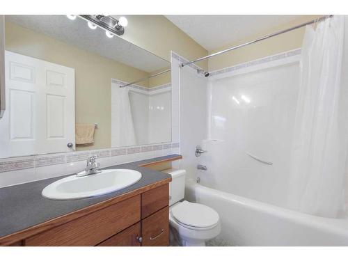 99 Eversyde Circle Sw, Calgary, AB - Indoor Photo Showing Bathroom