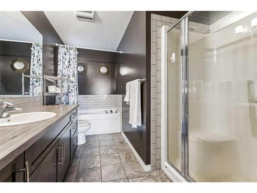 41 Copperpond Avenue Se, Calgary, AB - Indoor Photo Showing Bathroom