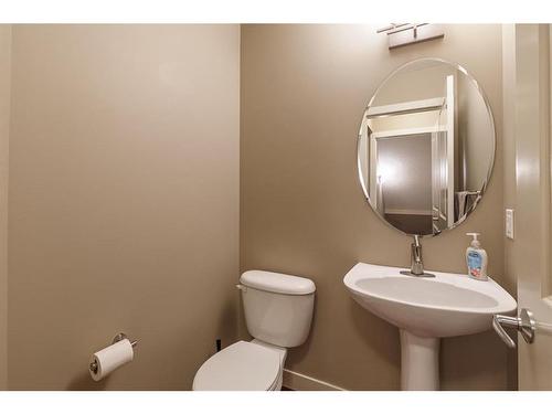 209 Aspen Hills Villas Sw, Calgary, AB - Indoor Photo Showing Bathroom