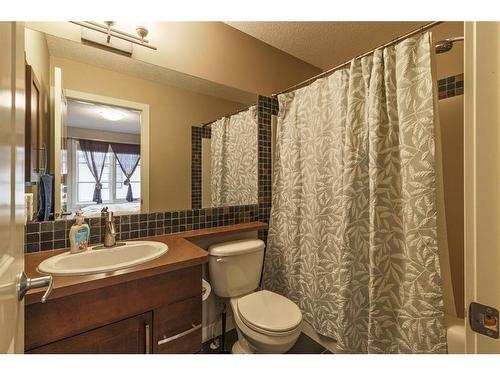 209 Aspen Hills Villas Sw, Calgary, AB - Indoor Photo Showing Bathroom