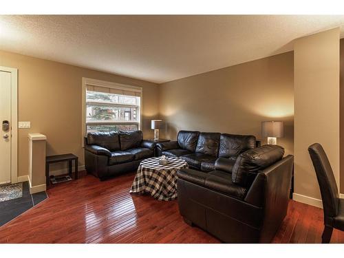 209 Aspen Hills Villas Sw, Calgary, AB - Indoor Photo Showing Living Room