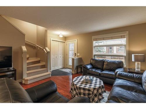 209 Aspen Hills Villas Sw, Calgary, AB - Indoor Photo Showing Living Room