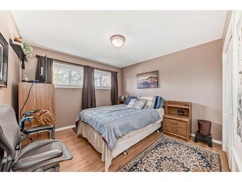 144 Fairview Drive Se, Calgary, AB - Indoor Photo Showing Bedroom