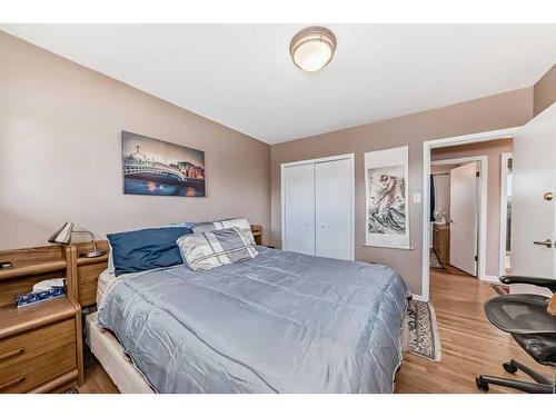 144 Fairview Drive Se, Calgary, AB - Indoor Photo Showing Bedroom