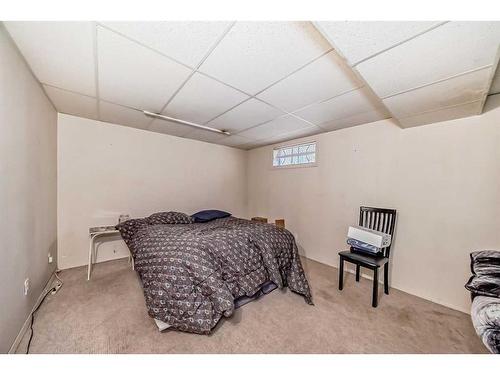 144 Fairview Drive Se, Calgary, AB - Indoor Photo Showing Bedroom