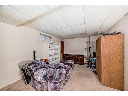 144 Fairview Drive Se, Calgary, AB - Indoor Photo Showing Bedroom