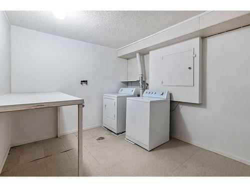 2810 Catalina Boulevard Ne, Calgary, AB - Indoor Photo Showing Laundry Room