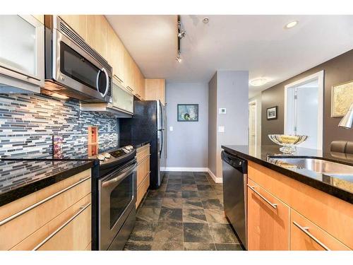 1002-215 13 Avenue Sw, Calgary, AB - Indoor Photo Showing Kitchen