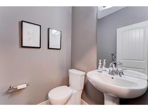 222 Aspen Stone Way Sw, Calgary, AB - Indoor Photo Showing Bathroom