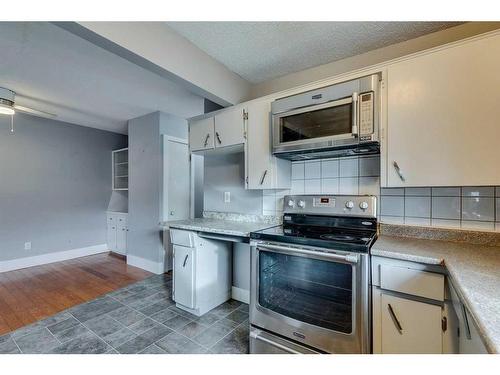 201 Penbrooke Close Se, Calgary, AB - Indoor Photo Showing Kitchen