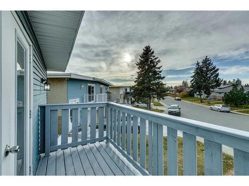 201 Penbrooke Close Se, Calgary, AB - Outdoor