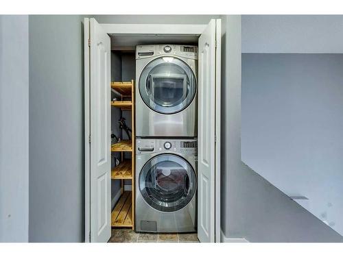 201 Penbrooke Close Se, Calgary, AB - Indoor Photo Showing Laundry Room