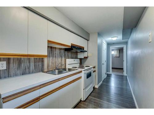 201 Penbrooke Close Se, Calgary, AB - Indoor Photo Showing Kitchen With Double Sink