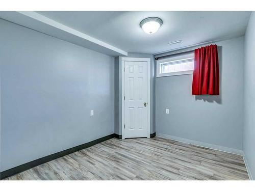 201 Penbrooke Close Se, Calgary, AB - Indoor Photo Showing Other Room