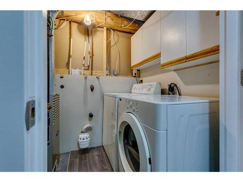 201 Penbrooke Close Se, Calgary, AB - Indoor Photo Showing Laundry Room