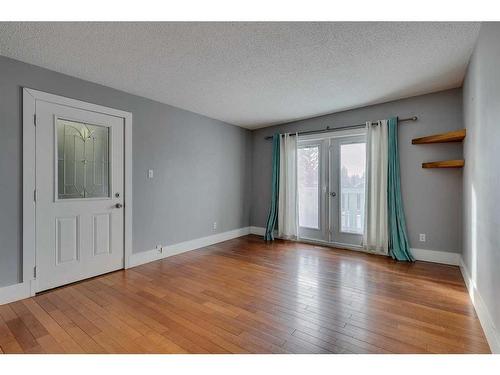 201 Penbrooke Close Se, Calgary, AB - Indoor Photo Showing Other Room