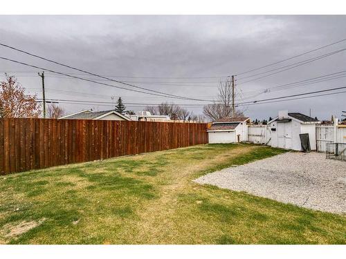 201 Penbrooke Close Se, Calgary, AB - Outdoor