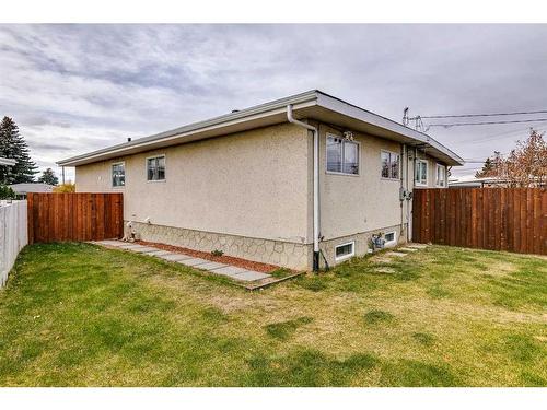 201 Penbrooke Close Se, Calgary, AB - Outdoor With Exterior