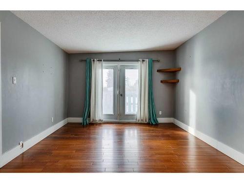 201 Penbrooke Close Se, Calgary, AB - Indoor Photo Showing Other Room