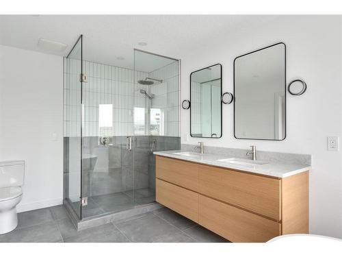 523 Woodbriar Place Sw, Calgary, AB - Indoor Photo Showing Bathroom