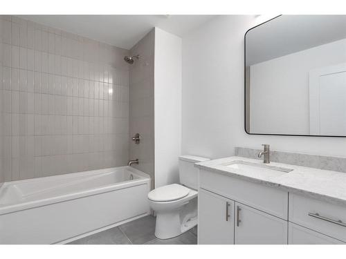 523 Woodbriar Place Sw, Calgary, AB - Indoor Photo Showing Bathroom