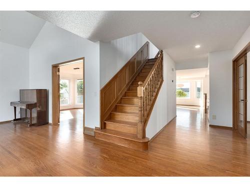 523 Woodbriar Place Sw, Calgary, AB - Indoor Photo Showing Other Room