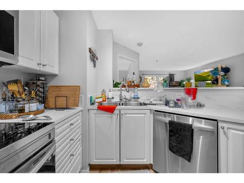 216-6000 Somervale Court Sw, Calgary, AB - Indoor Photo Showing Kitchen