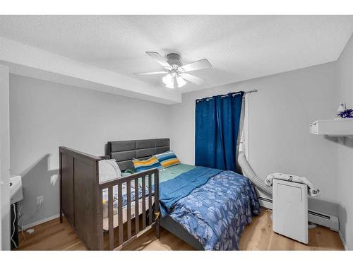 216-6000 Somervale Court Sw, Calgary, AB - Indoor Photo Showing Bedroom