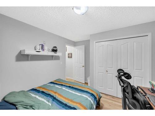 216-6000 Somervale Court Sw, Calgary, AB - Indoor Photo Showing Bedroom