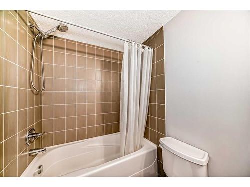 319-195 Kincora Glen Road Nw, Calgary, AB - Indoor Photo Showing Bathroom