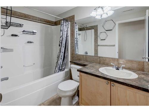 126 Auburn Bay Heights Se, Calgary, AB - Indoor Photo Showing Bathroom