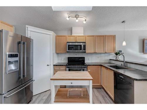 126 Auburn Bay Heights Se, Calgary, AB - Indoor Photo Showing Kitchen