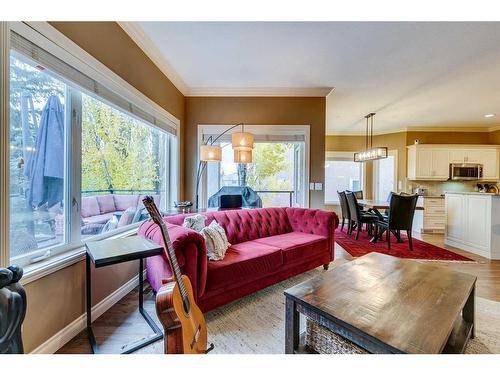 347 Sierra Madre Court Sw, Calgary, AB - Indoor Photo Showing Living Room