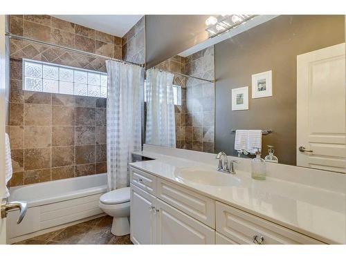 347 Sierra Madre Court Sw, Calgary, AB - Indoor Photo Showing Bathroom