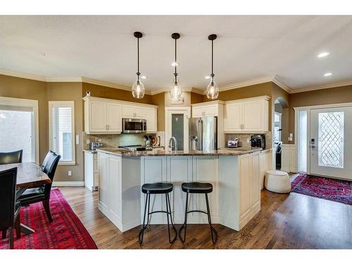 347 Sierra Madre Court Sw, Calgary, AB - Indoor Photo Showing Kitchen With Upgraded Kitchen