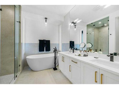 1410 43 Street Sw, Calgary, AB - Indoor Photo Showing Bathroom