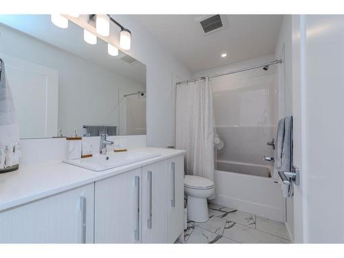 843 Carrington Boulevard Nw, Calgary, AB - Indoor Photo Showing Bathroom