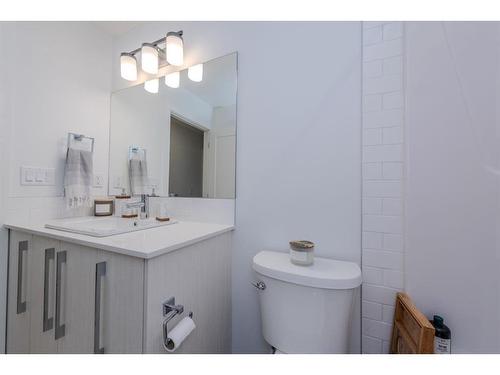 843 Carrington Boulevard Nw, Calgary, AB - Indoor Photo Showing Bathroom