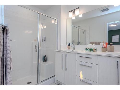 843 Carrington Boulevard Nw, Calgary, AB - Indoor Photo Showing Bathroom