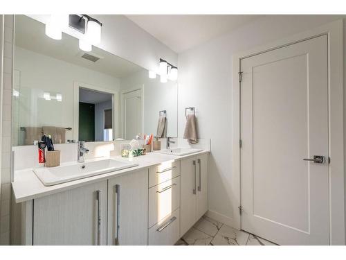 843 Carrington Boulevard Nw, Calgary, AB - Indoor Photo Showing Bathroom