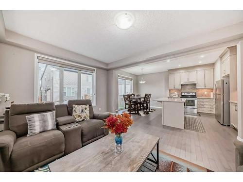 170 Cityscape Way Ne, Calgary, AB - Indoor Photo Showing Living Room