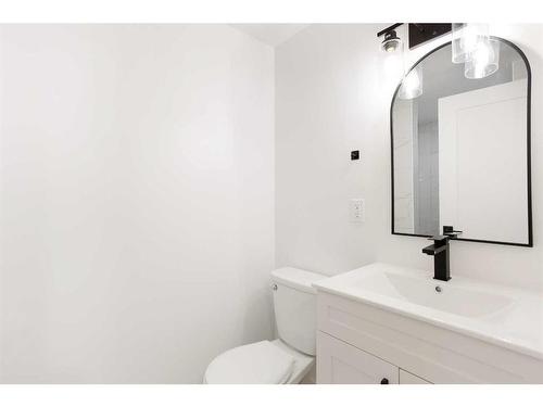 44 Midland Place Se, Calgary, AB - Indoor Photo Showing Bathroom