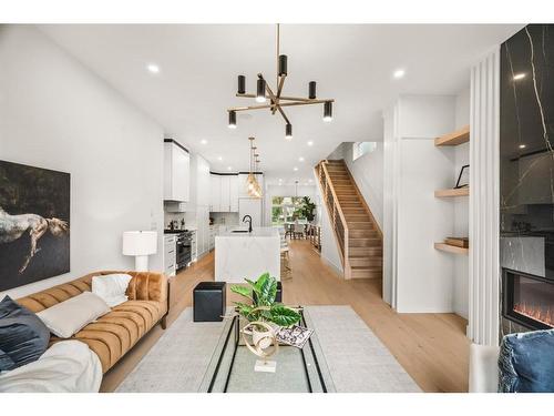 2911 4 Avenue Nw, Calgary, AB - Indoor Photo Showing Living Room