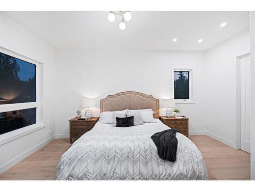 2911 4 Avenue Nw, Calgary, AB - Indoor Photo Showing Bedroom