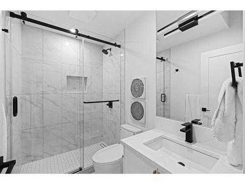 2911 4 Avenue Nw, Calgary, AB - Indoor Photo Showing Bathroom