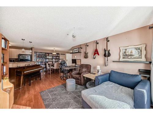 2314-16320 24 Street, Calgary, AB - Indoor Photo Showing Living Room