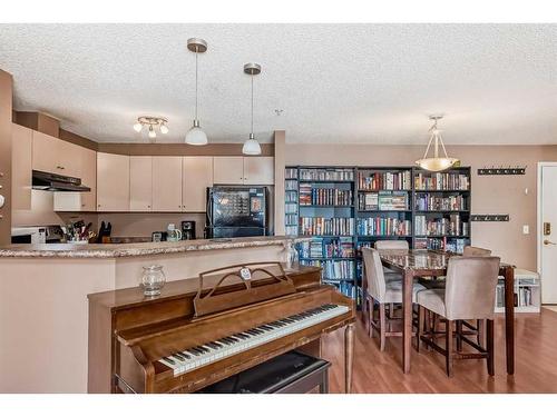 2314-16320 24 Street, Calgary, AB - Indoor Photo Showing Kitchen