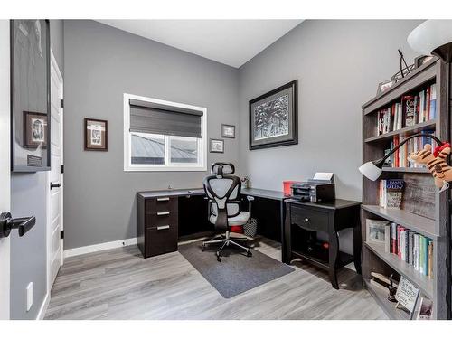 476 Reynolds Avenue Sw, Airdrie, AB - Indoor Photo Showing Office